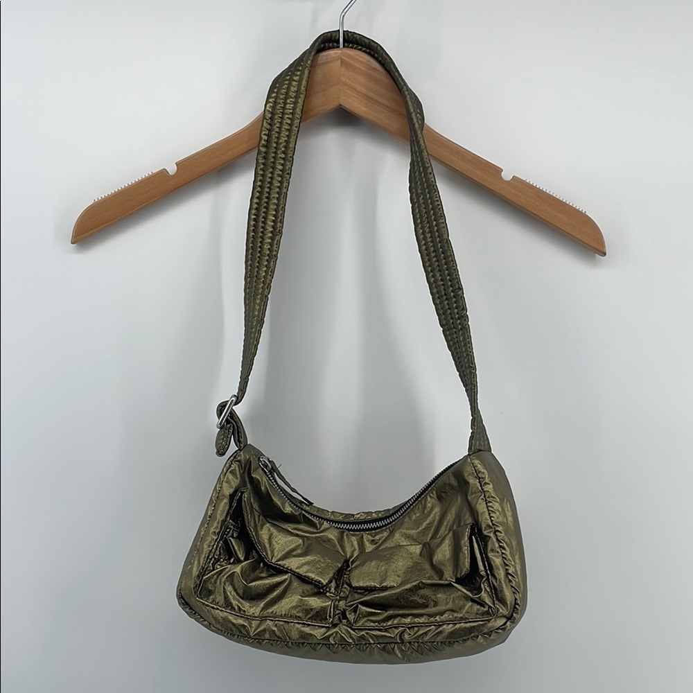 Baggu Cargo Shoulder Bag in Brass Metallic A13